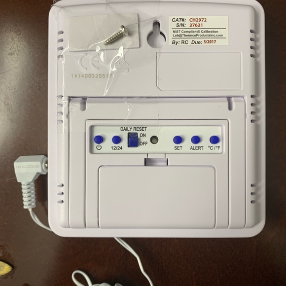 Hygro thermometer clock - Picture 4 of 5